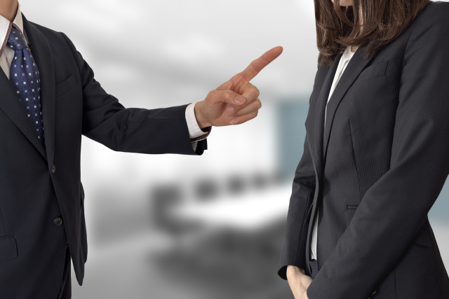 パワハラとは？　企業側にとっての考え方・具体例を弁護士がわかりやすく解説！